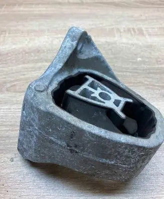 Volvo XC90 Engine mount bracket 31480565 31480564