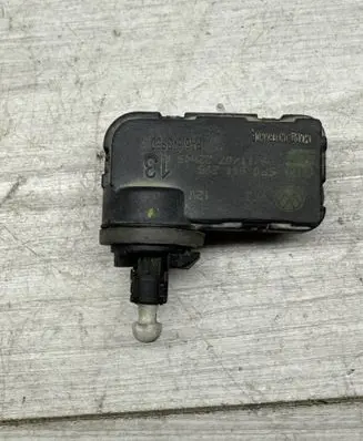 Seat Leon (1P) Headlight level adjustment motor 5P0941295