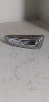 Opel Astra J Front fender indicator light 13273103