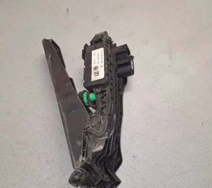 Volkswagen PASSAT B6 Accelerator throttle pedal 1K1723503L 6PV00860001