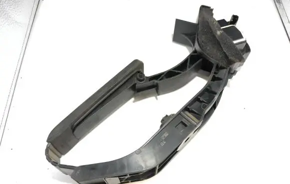 Mercedes-Benz E W211 Accelerator throttle pedal A2113000404