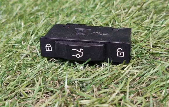 BMW 5 F10 F11 Tailgate opening switch 8379766 61318379766