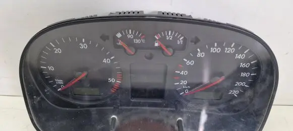 Volkswagen Golf IV Speedometer (instrument cluster) 1J0920825B