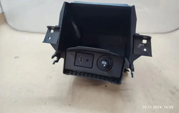 Opel Zafira C Dashboard storage box/compartment 13293521