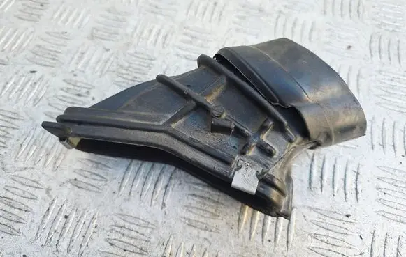 Ford Focus Air intake duct part AV619A675AD 1050706S01