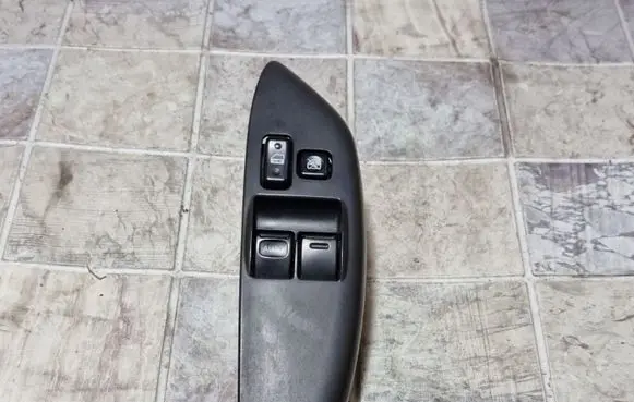 Toyota Yaris Electric window control switch 0115130