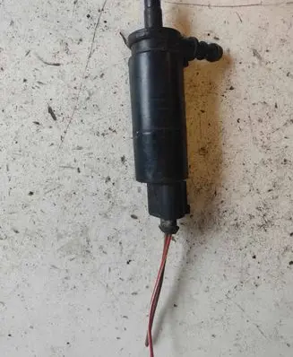 Volkswagen Golf V Headlight washer pump 3B7955681