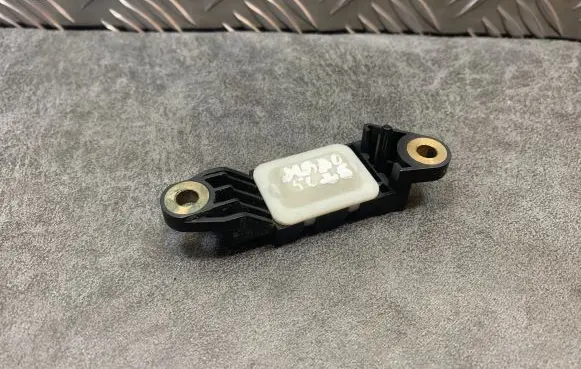 Mercedes-Benz CLS C219 Airbag deployment crash/impact sensor A203205002