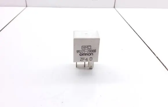 KIA Carens I Other relay 9522529000