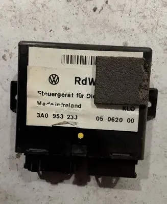 Volkswagen PASSAT B4 Comfort/convenience module 3A0953233