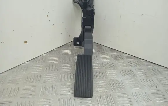 Jeep Grand Cherokee Accelerator throttle pedal 52124785AE