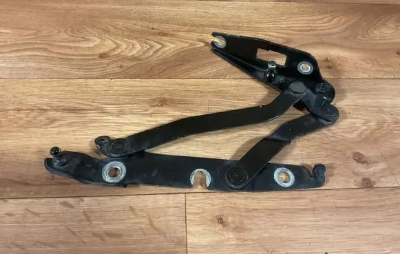 Audi A4 S4 B7 8E 8H Tailgate/trunk/boot hinge 8E5827301C