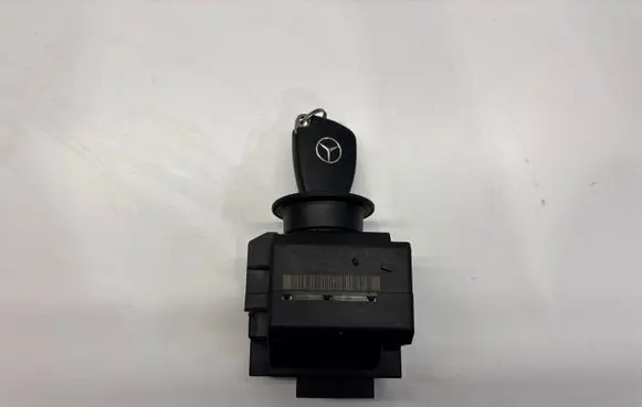 Mercedes-Benz C W203 Ignition lock 33002415