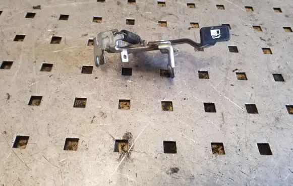 Toyota Yaris Fuel tank opening switch 
