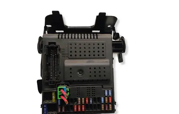 Volvo XC70 Fuse module 30786889 28087583 00006877596