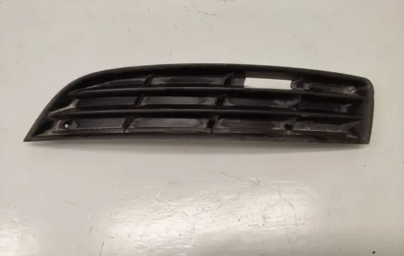Volkswagen PASSAT B6 Front bumper lower grill 3C0853665