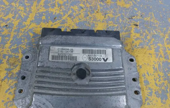 Renault Scenic II - Grand scenic II Engine control unit/module 215842882B 8200321263