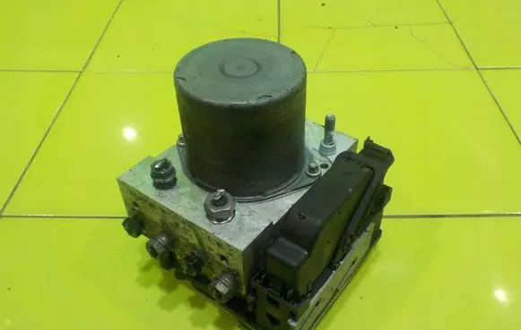 Land Rover Discovery 3 - LR3 ABS Pump 7H422C405AE