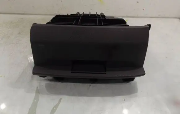 Volkswagen Polo IV 9N3 Glove box 6Q0882600