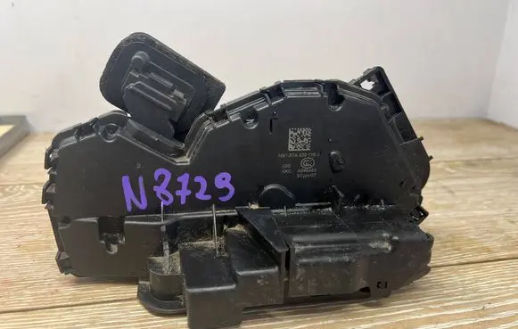 Volkswagen Touran III Rear door lock 5TA839016J A046465