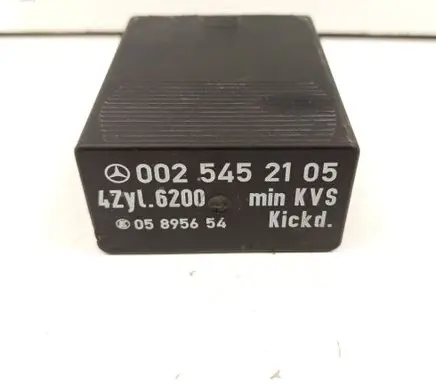 Mercedes-Benz 190 W201 Fuel pump relay 0025452105 A0025452105 05895654