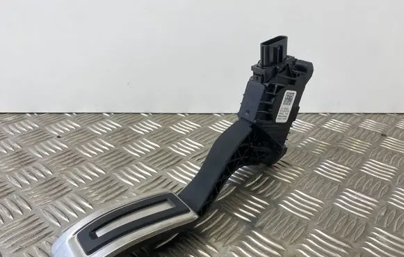 Volkswagen Tiguan Accelerator throttle pedal 5Q1723503L