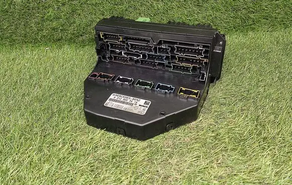 Mercedes-Benz C W204 Power management control unit A2129003414 A2129015104 A2129020806