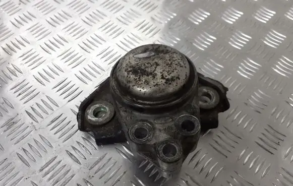 Ford Fiesta Engine mounting bracket