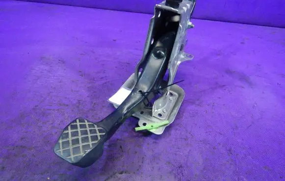 Volkswagen Golf IV Brake pedal 1K1721057N