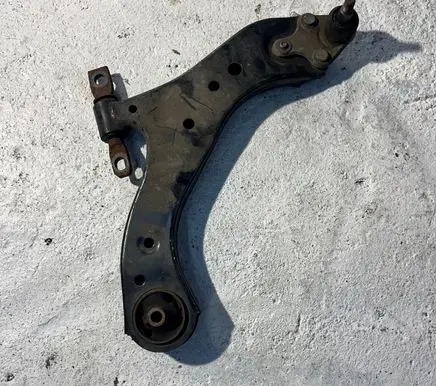 Lexus ES VII XZ10 Front lower control arm/wishbone