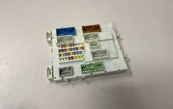 Ford Focus Fuse module BV6N14A073 BV6T19A170AAA BV6N14A073FS