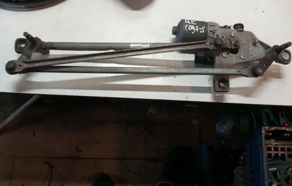 Front wiper linkage and motor