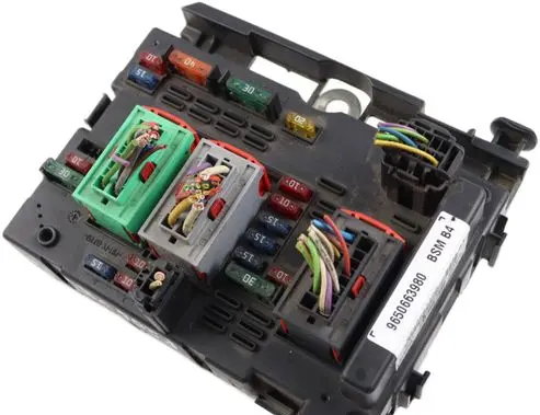Peugeot 307 Fuse module 9650663980 41423621