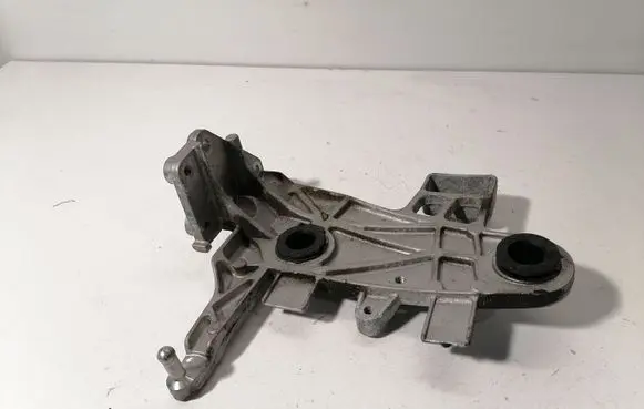 Mercedes-Benz E W212 Air filter cleaner box bracket assembly A6510902241