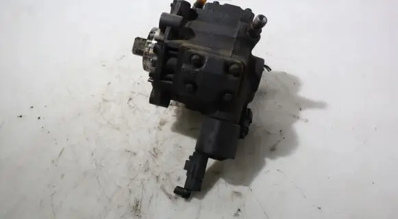 Volvo S40 Fuel injection high pressure pump