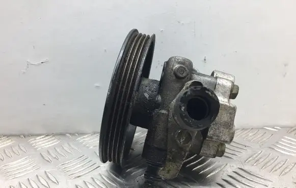 Mitsubishi L200 Power steering pump MR374897 8X10A086