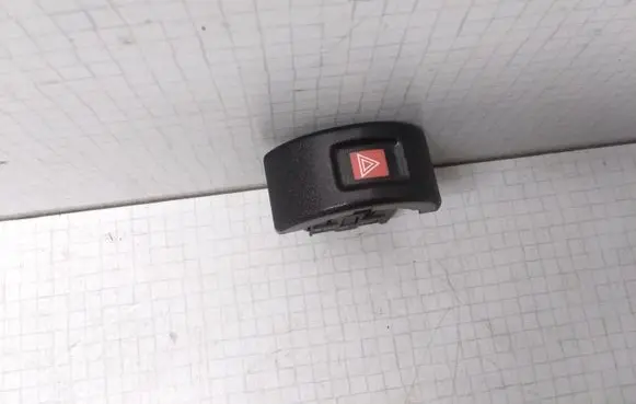 Opel Astra G Hazard light switch 09131728 09138059