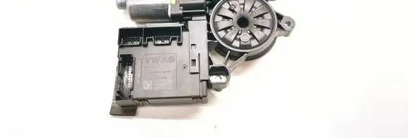 Volkswagen PASSAT B7 Front door window regulator motor 0130822451
