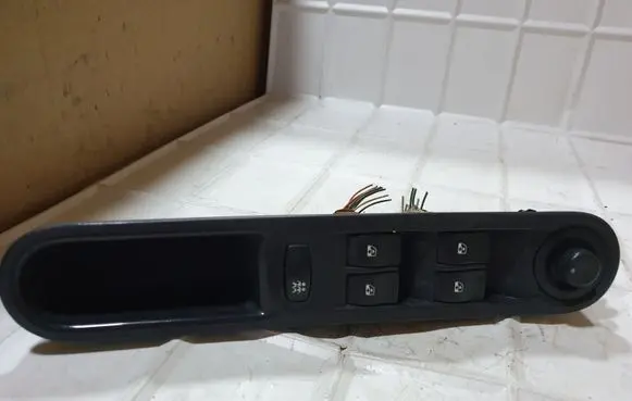 Renault Espace - Grand espace IV Electric window control switch 8200250481