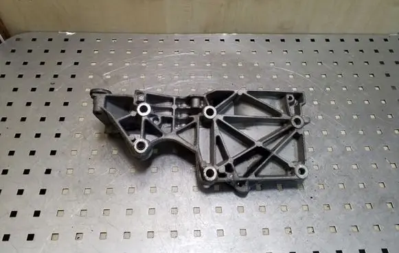 Volkswagen Touran I Generator/alternator bracket 03G903143A