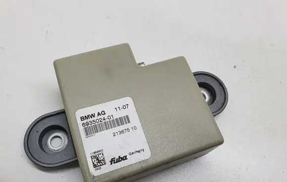 BMW 5 E60 E61 Antenna control unit 6935024 693502401 21367510