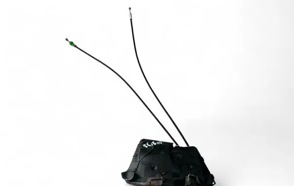 Toyota Yaris Front door lock U3111130