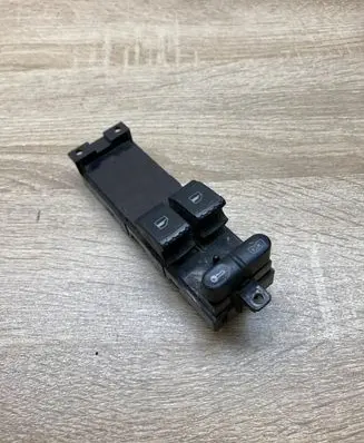 Volkswagen Golf V Electric window control switch 1J3959857