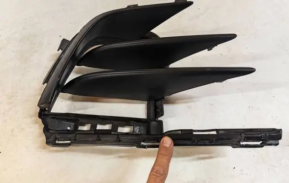 Porsche Macan (95B) Front fog light trim/grill 95B807681