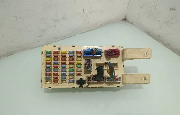 Hyundai Santa Fe Fuse module 919502B212