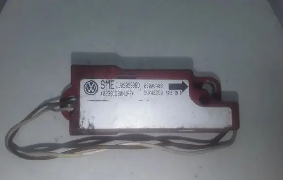 Volkswagen Golf IV Airbag deployment crash/impact sensor IJ0909606D 5WK42350