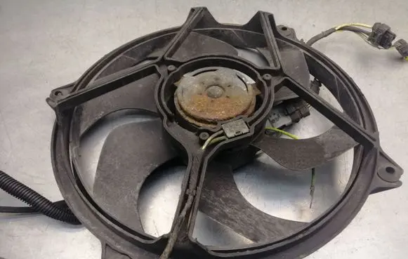 Renault Master II Radiator cooling fan shroud