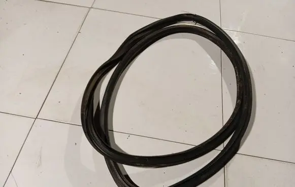Opel Corsa D Rubber seal front coupe door 