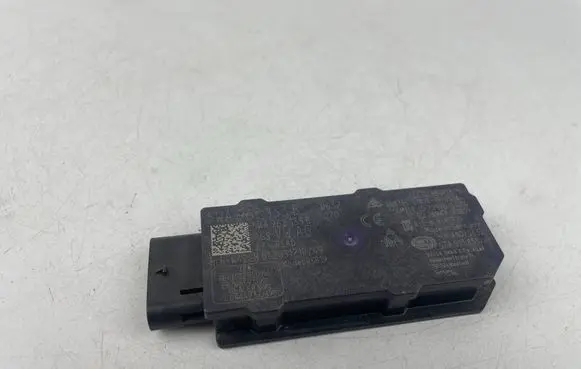 Volkswagen Golf VIII Keyless system antenna 5WA962133B