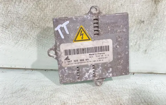 Audi TT Mk1 Xenon control unit/module 1307329066 5018 1039f01457